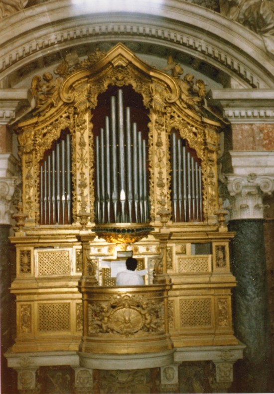 EVORA CATHEDRAL - ALTAR ORGAN WITH BERTOLOZZI, 1985 TOUR